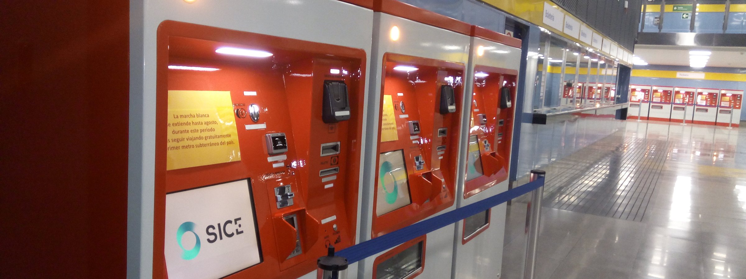 Máquinas de venta de tarjetas (TVM) en la estación Óvalo Santa Anita, Línea 2